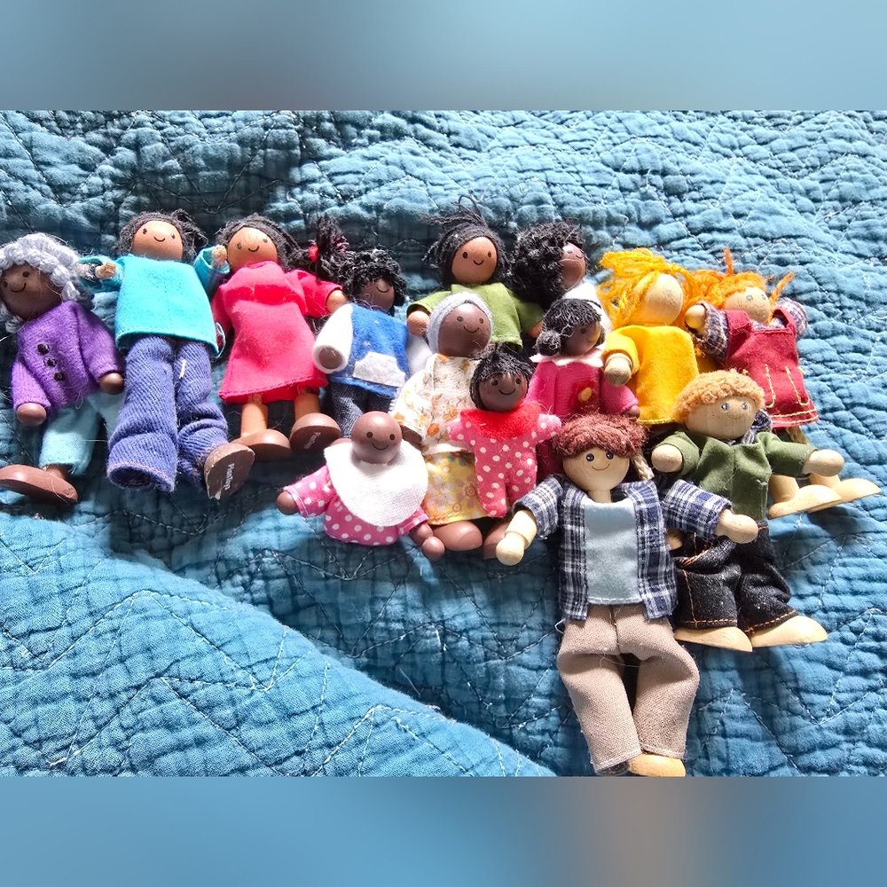 Wood & Rope Dolls  Family Of 14